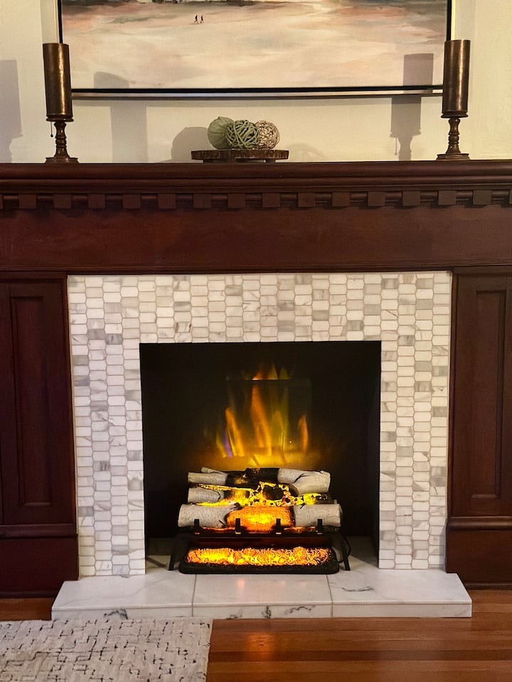 Hot Tub Retreat Cozy Luxe Bungalow W/ Private Yard - Portland, OR