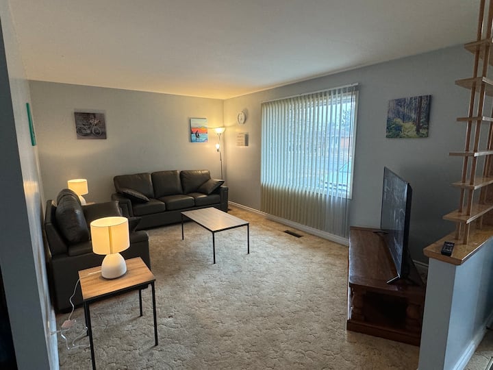 3-bedroom Private Home With Pool Table & Mini-gym - Thunder Bay