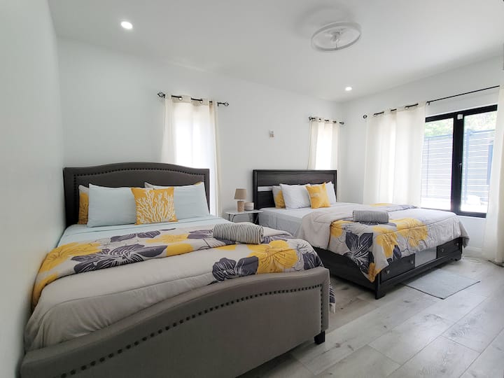 1 Queen bed and 1 King bed