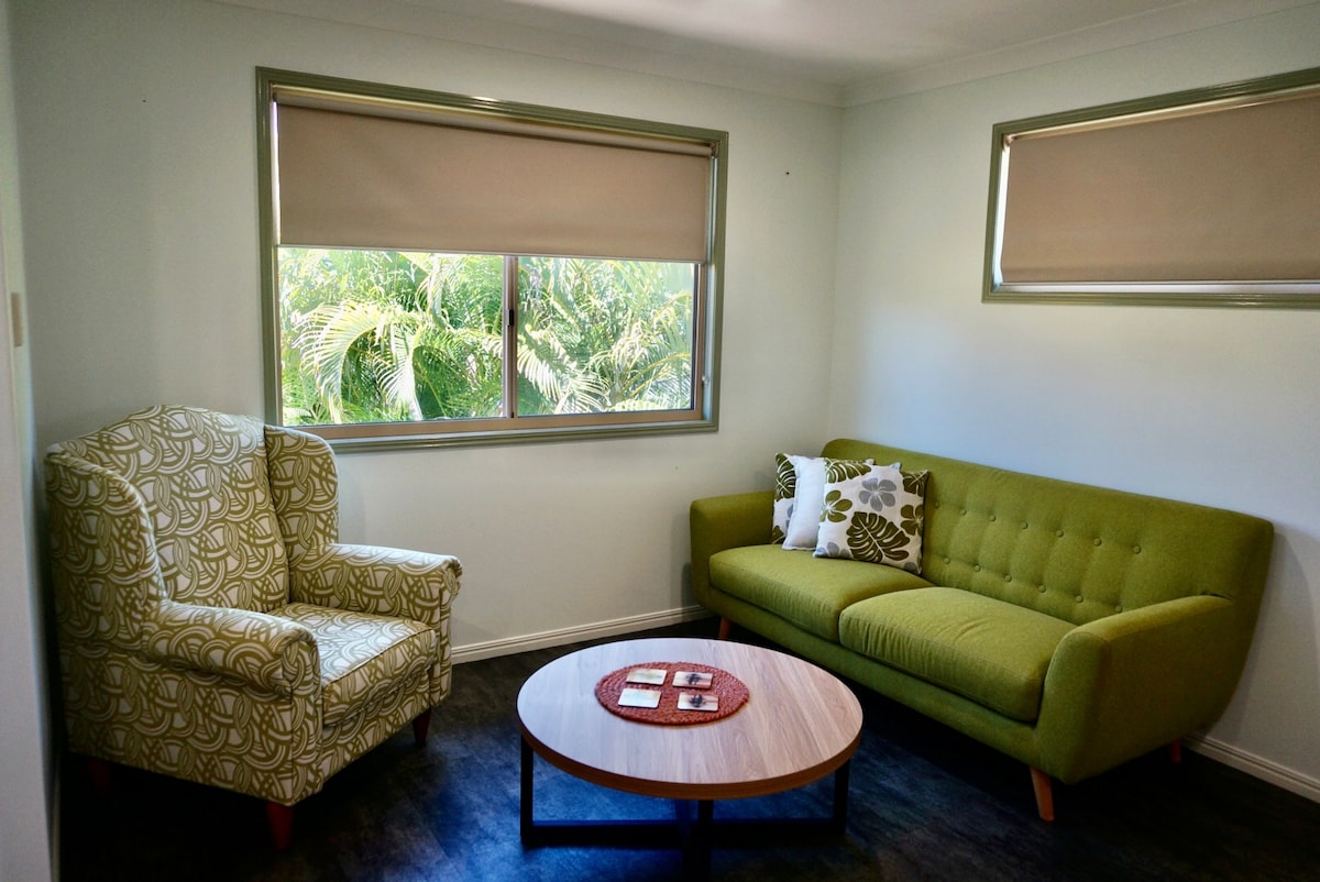 Top Airbnb: Stroll to the Beach + Spa! in Woodgate