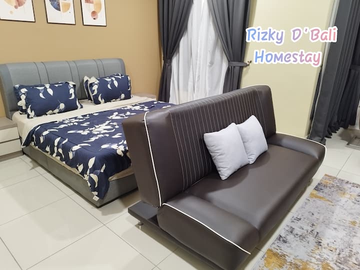 King Size Bed & Sofa bed with extra pillow, linen & queen toto