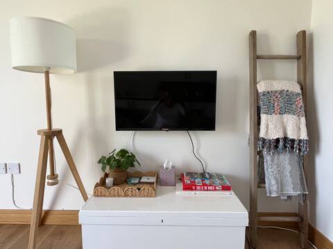 Successful Airbnb property: Cherry Tree Lodge: a stylish self-contained annexe in Tewkesbury