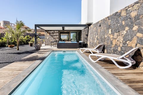 Villa Tabaiba- Bright open spaces, heated pool