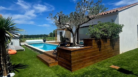 Villa with unobstructed view in Provence