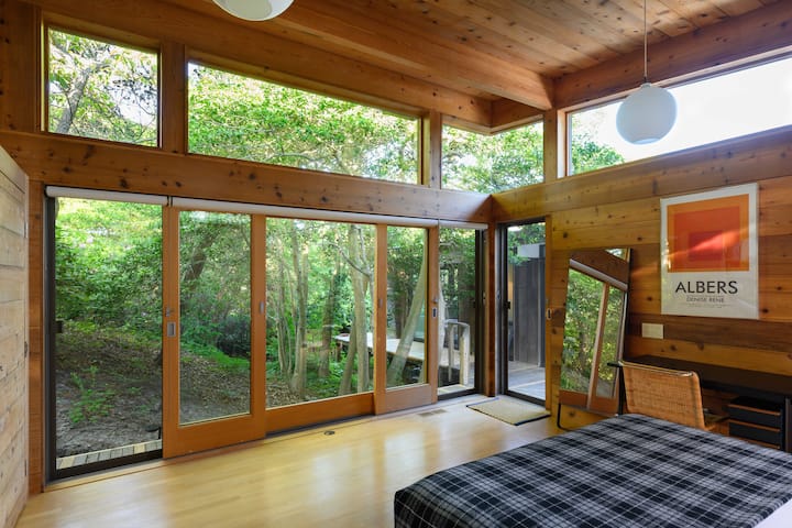 Cedar And Glass Guest Cabana With Heated Pool - Oakdale, NY