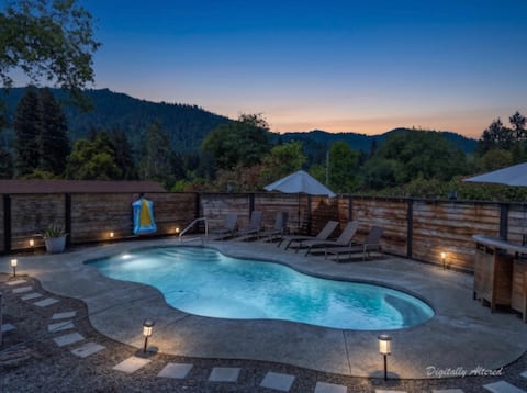 Gorgeous & Spacious home with private custom pool