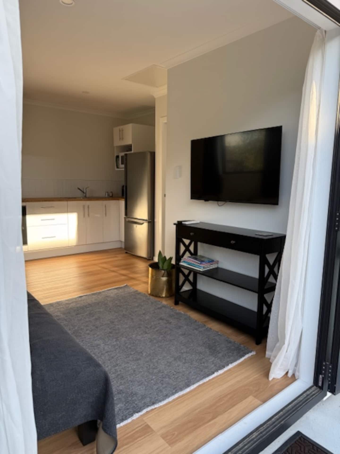 Private Self Contained Cottage 4