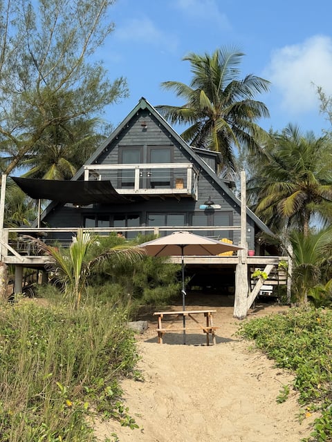 Casa Bonita - Cabin right on the beach (private)