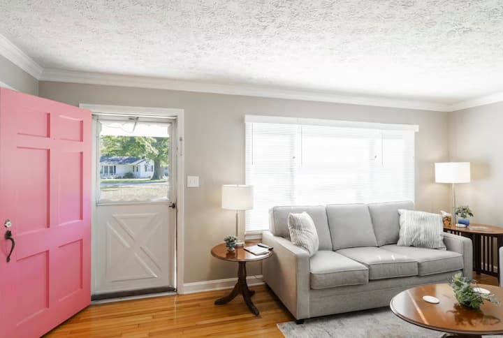 Cheerful 2br Home Close To Everything - New Albany, IN