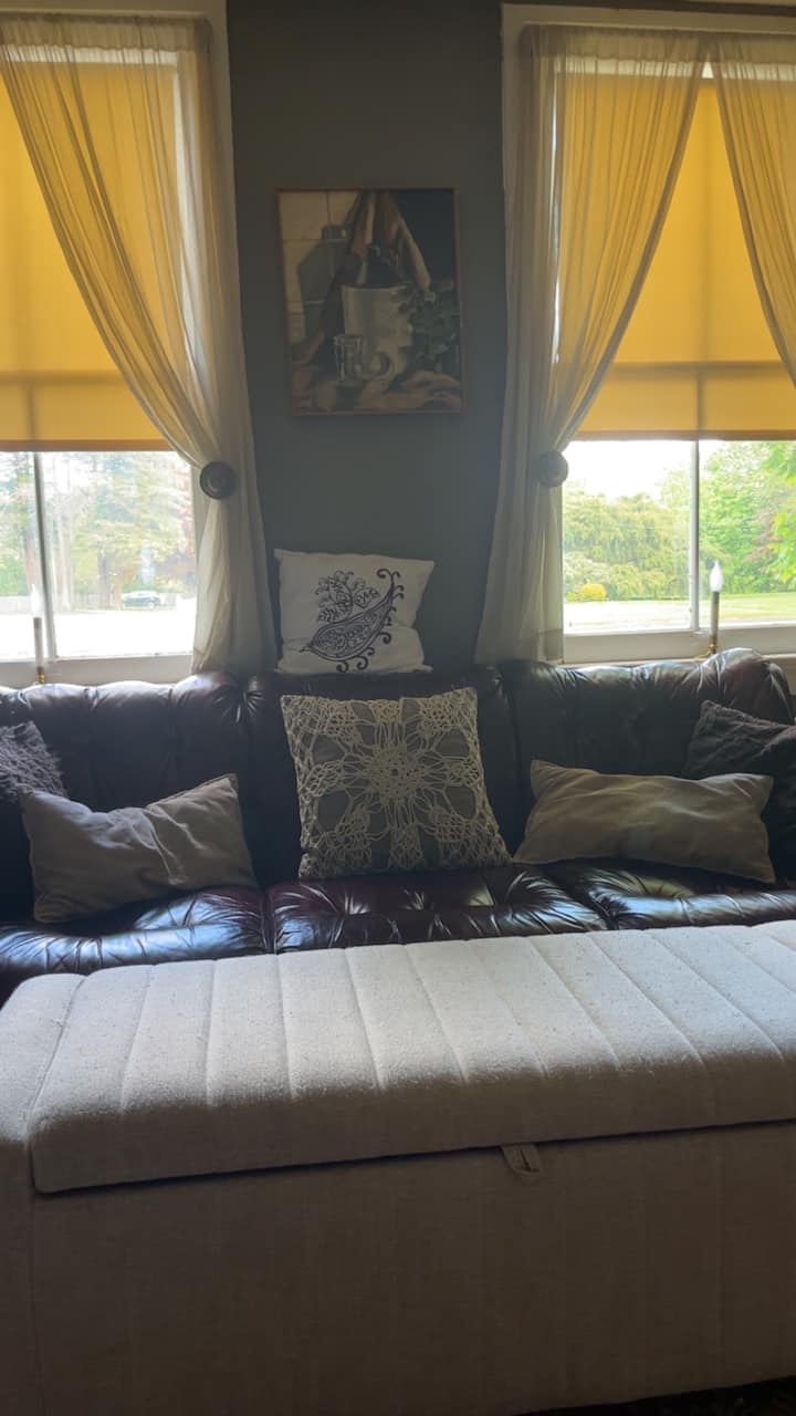 Comfy Colonial Queen Room - Cromwell, CT