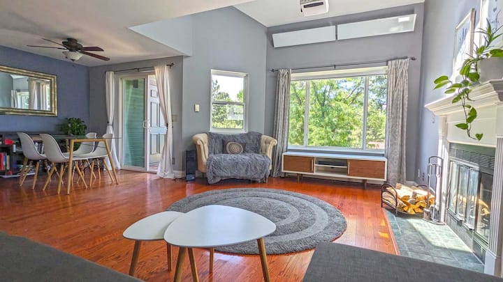 Bright & Serene Top Floor Condo With Tree Outlook - ボールダー, CO