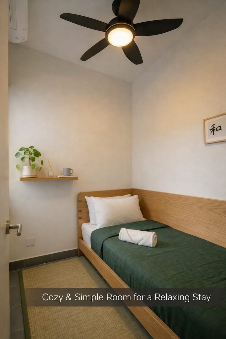 Cozy single bedroom designed for solo travelers or children, offering a quiet and comfortable sleeping space.