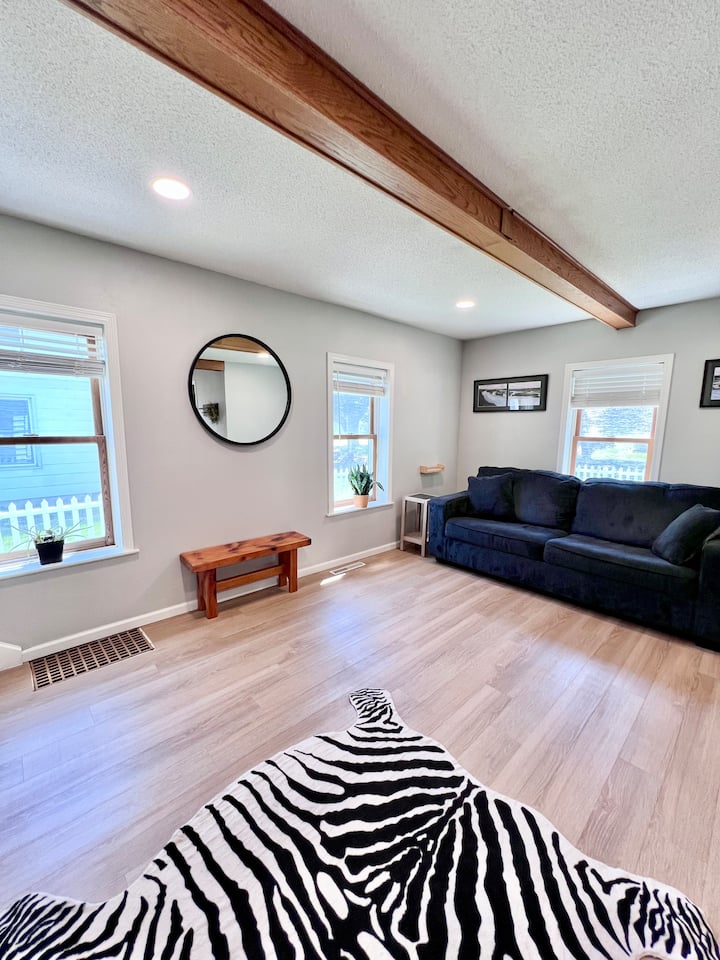Modern Close Quarters River Trail & Bluffview Home - Decorah, IA