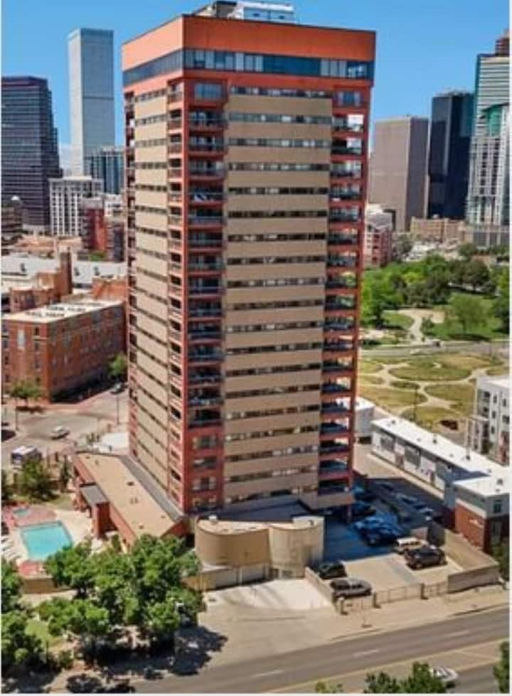 Comfortable 1 Bed/1 Bath Loft In Uptown Denver - Denver, CO
