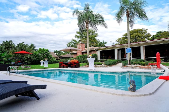 Upscale Waterfront Mansion: Pool, Kayak, Game Room gallery image 2