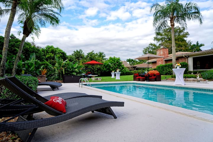 Upscale Waterfront Mansion: Pool, Kayak, Game Room gallery image 3