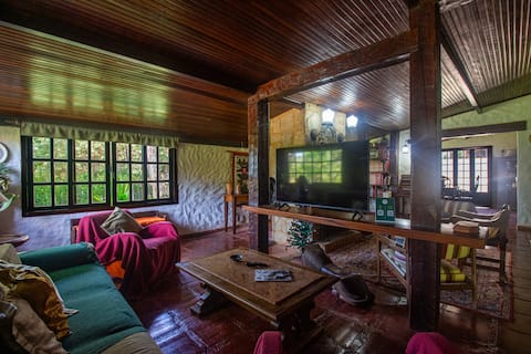Top performing Airbnb: Country house in Secretário - 7 bedrooms - 20 people in Areal