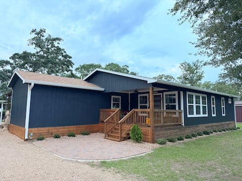 The Sunset Cottage by Lake Somerville