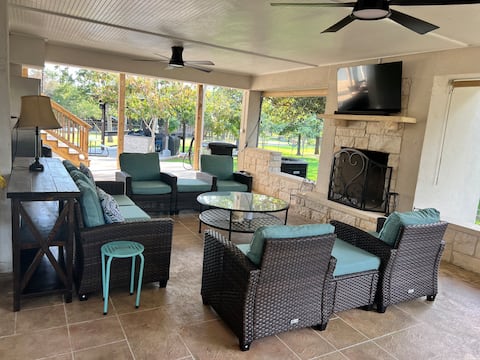 The Sunset Cottage by Lake Somerville