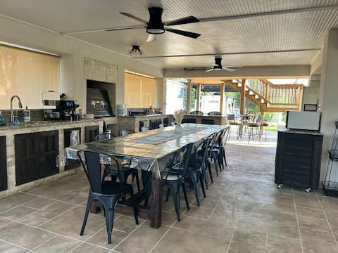 The Sunset Cottage by Lake Somerville