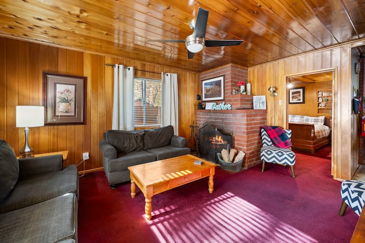 Walk To Bear Mtn • 2br • New Spa • Pet Friendly - Big Bear Lake, CA