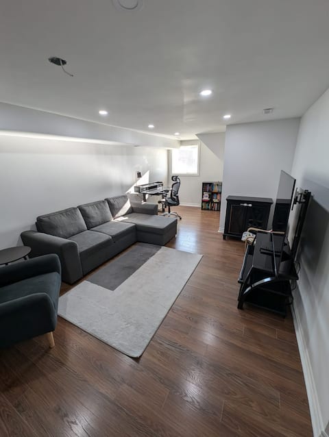 Top performing Airbnb: Spacious 1BD Basement Apartment by Pearson Airport in Etobicoke North