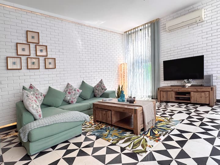 Living room image 2