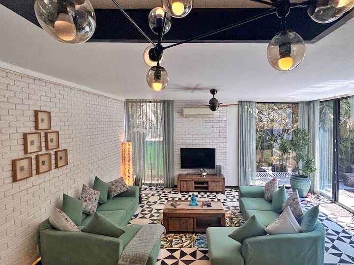 Living room image 4