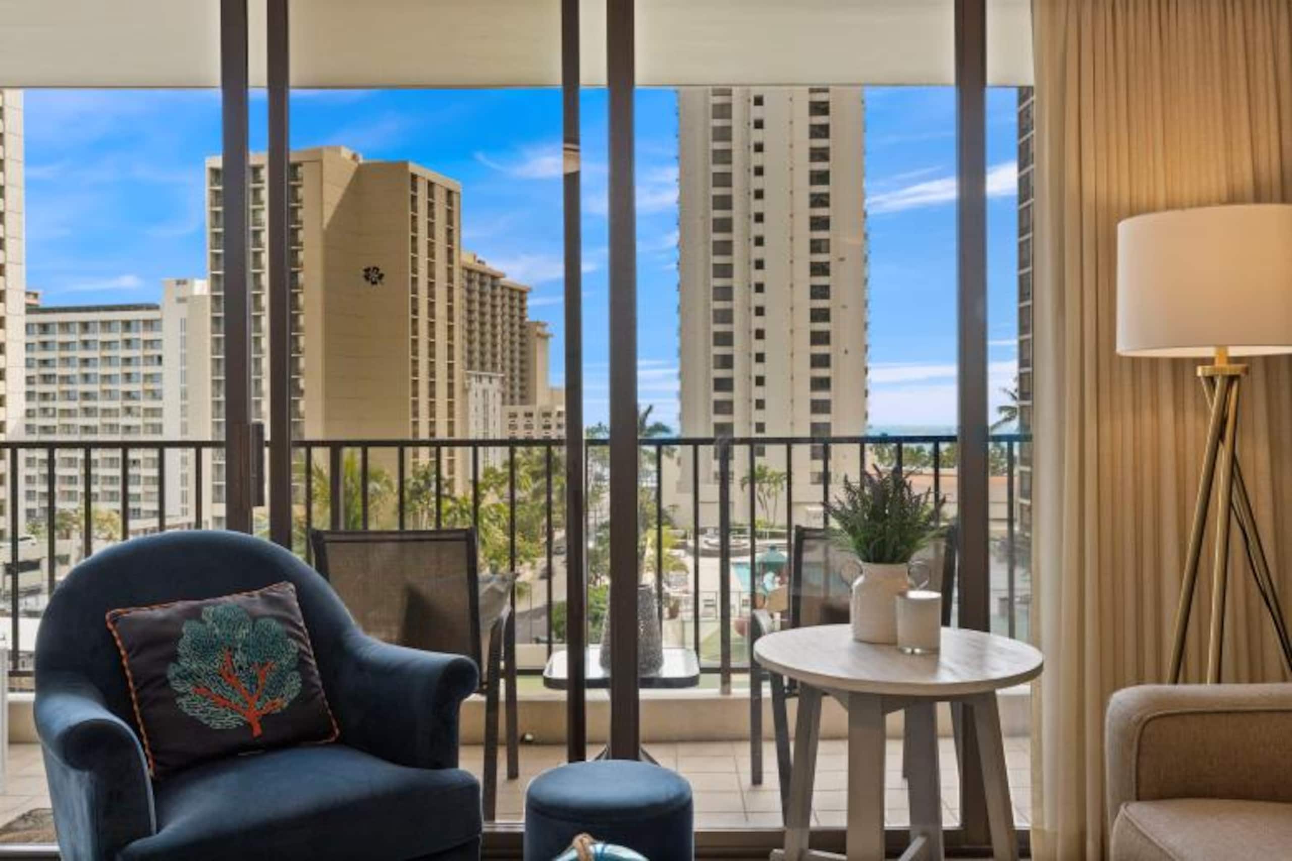 Condo in Honolulu · ★4.84 · 1 bedroom · 2 beds · 1 private bath - Image 21