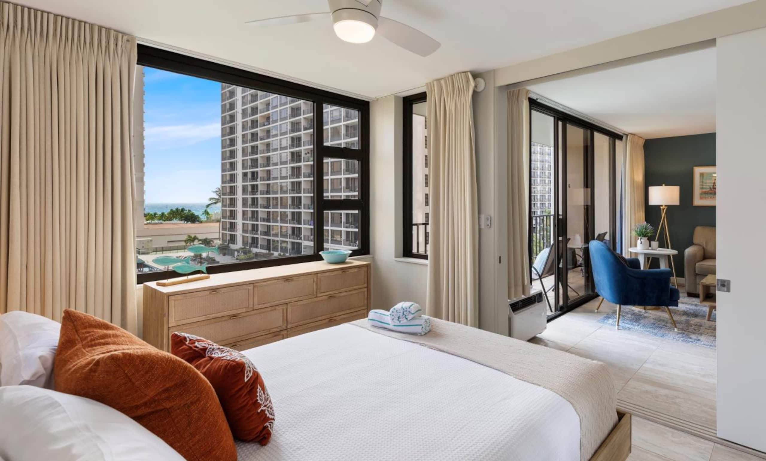 Condo in Honolulu · ★4.84 · 1 bedroom · 2 beds · 1 private bath - Image 10
