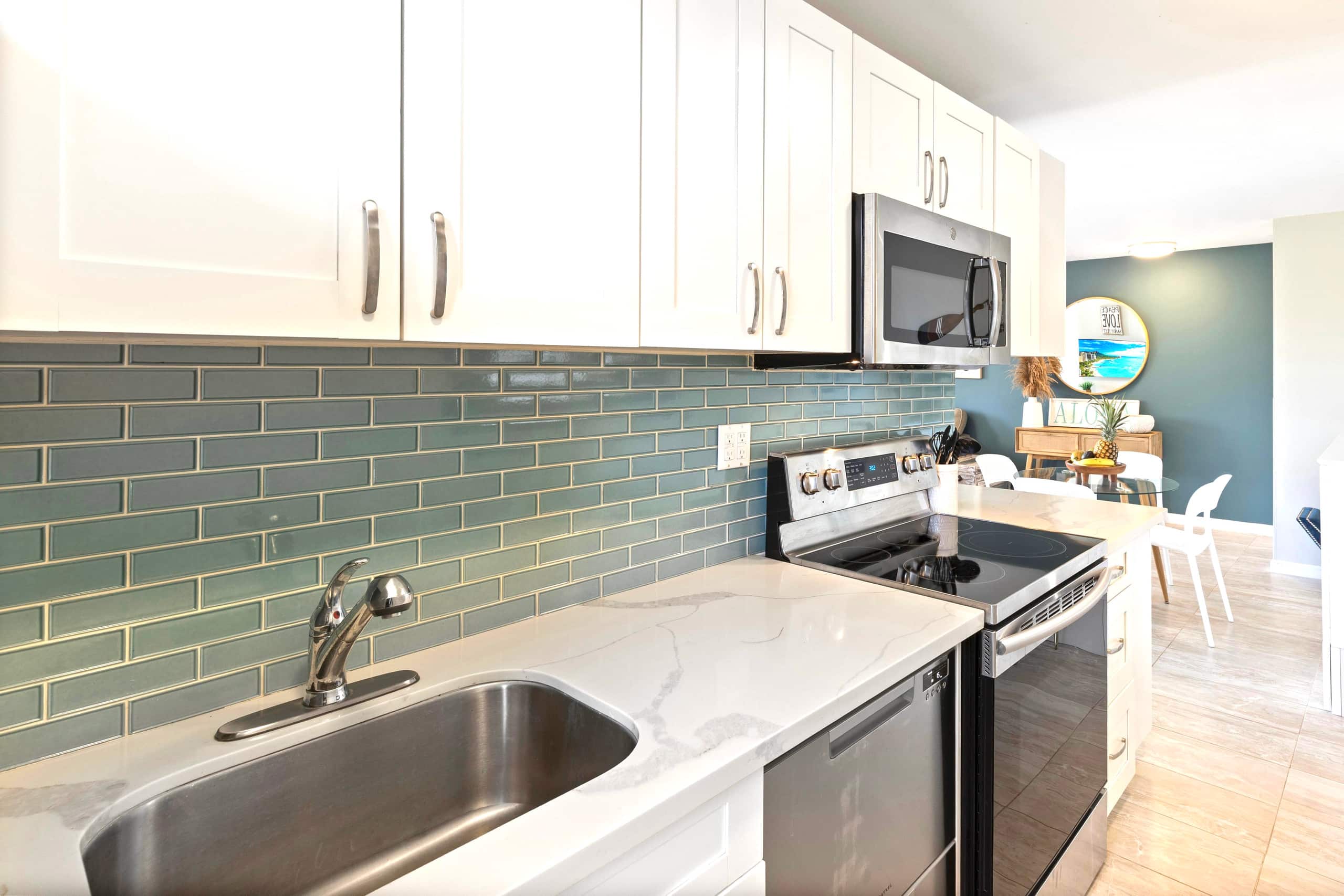Condo in Honolulu · ★4.84 · 1 bedroom · 2 beds · 1 private bath - Image 20
