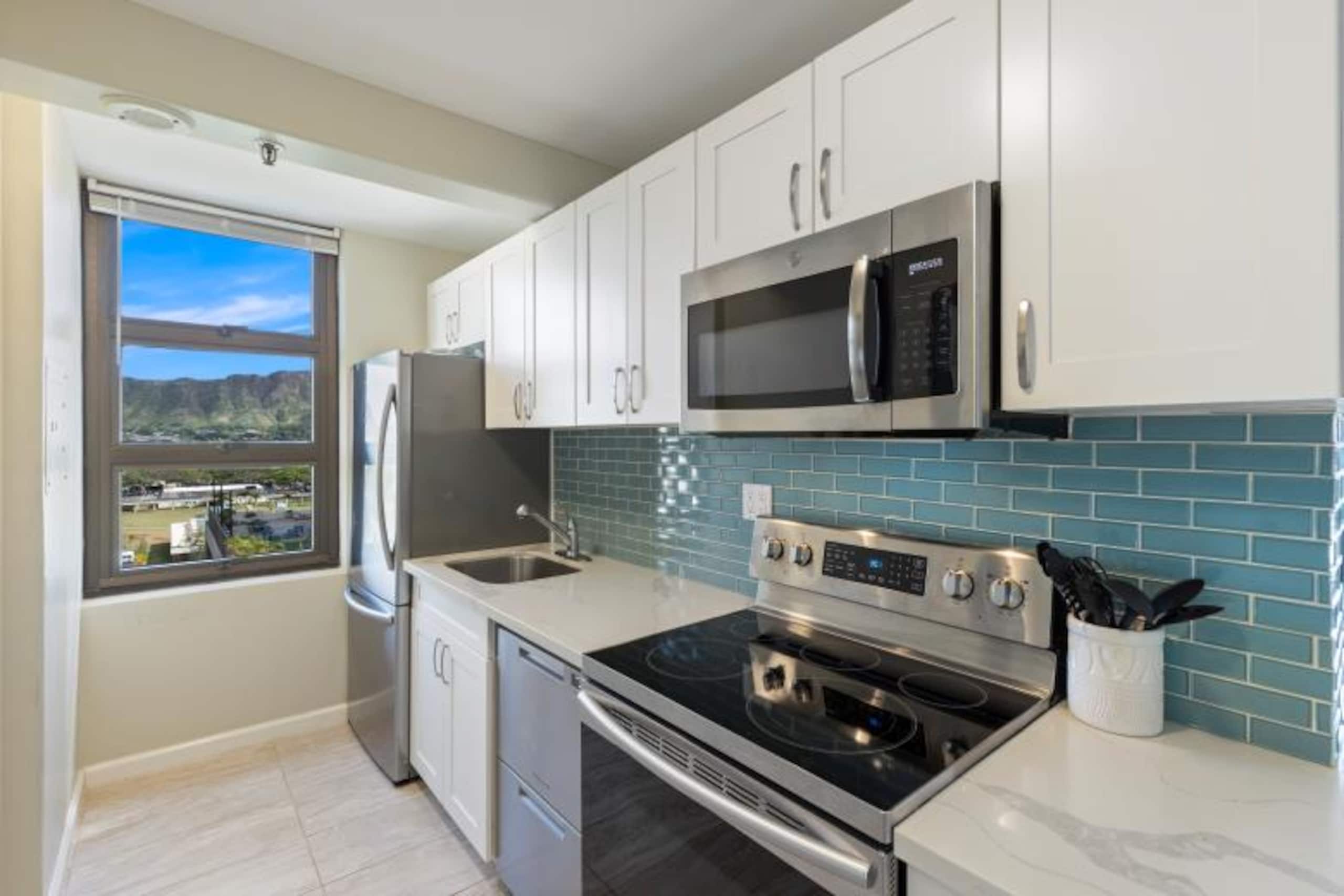 Condo in Honolulu · ★4.84 · 1 bedroom · 2 beds · 1 private bath - Image 19