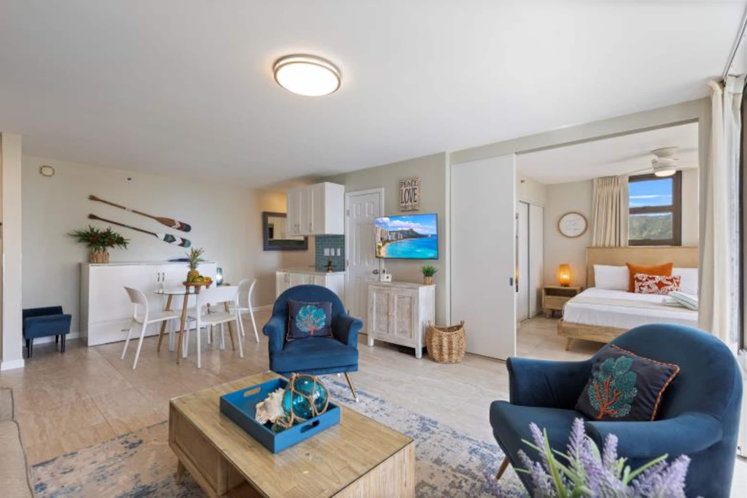 Condo in Honolulu · ★4.84 · 1 bedroom · 2 beds · 1 private bath - Image 2