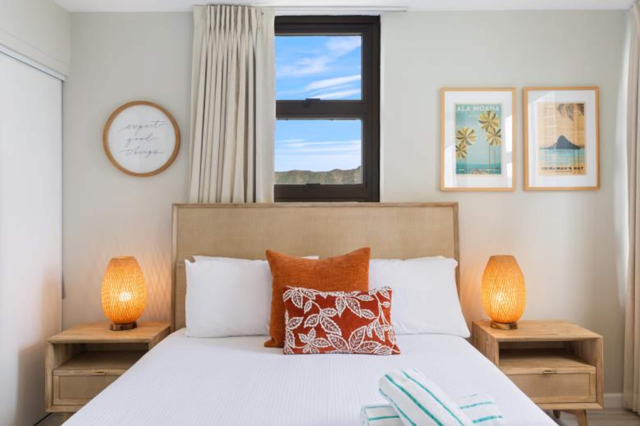 Condo in Honolulu · ★4.84 · 1 bedroom · 2 beds · 1 private bath - Image 9