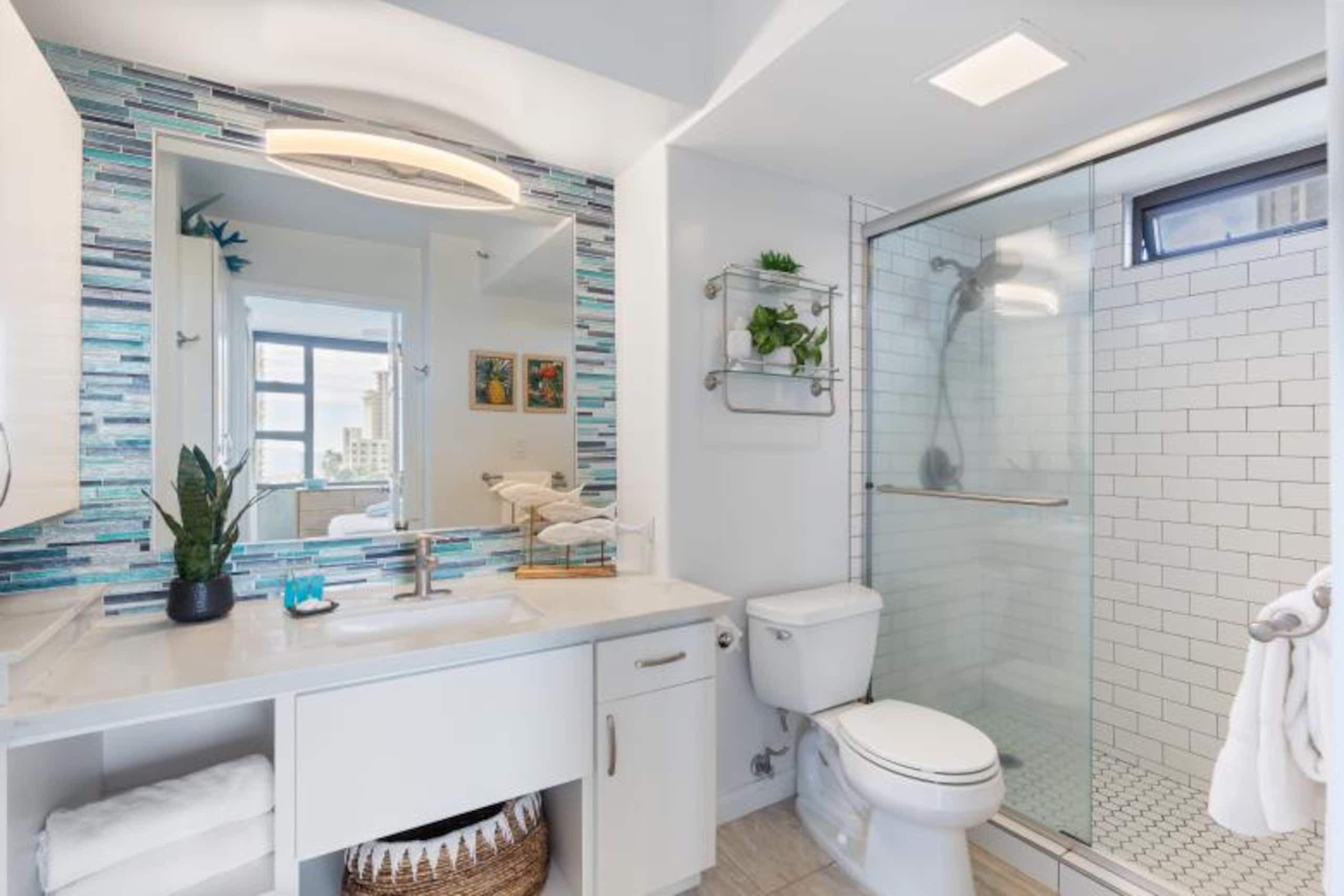 Condo in Honolulu · ★4.84 · 1 bedroom · 2 beds · 1 private bath - Image 13