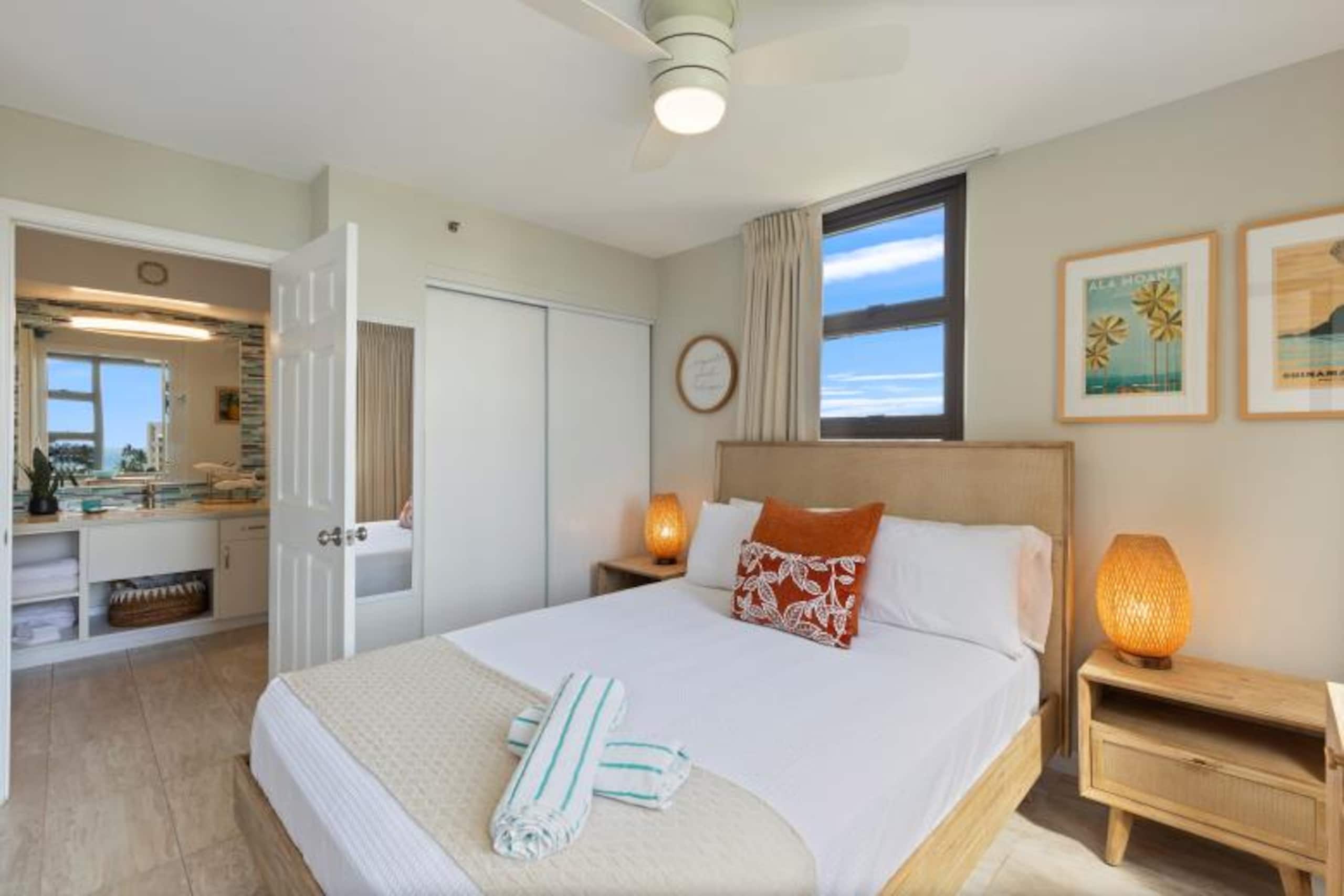 Condo in Honolulu · ★4.84 · 1 bedroom · 2 beds · 1 private bath - Image 11