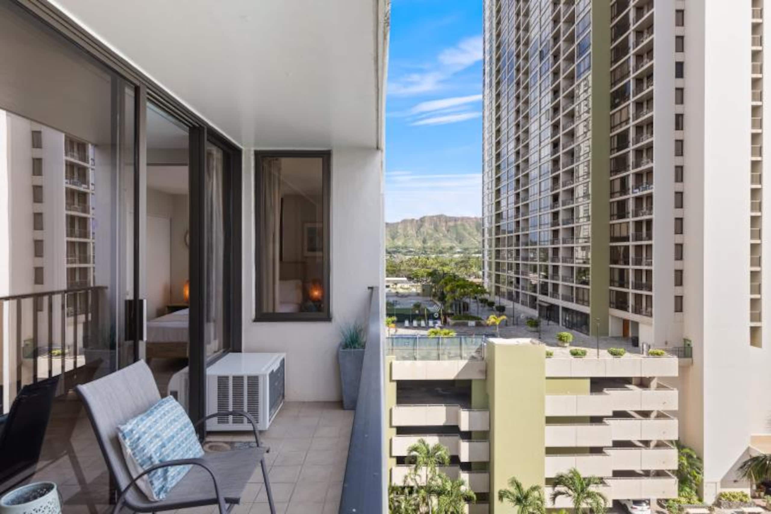 Condo in Honolulu · ★4.84 · 1 bedroom · 2 beds · 1 private bath - Image 16