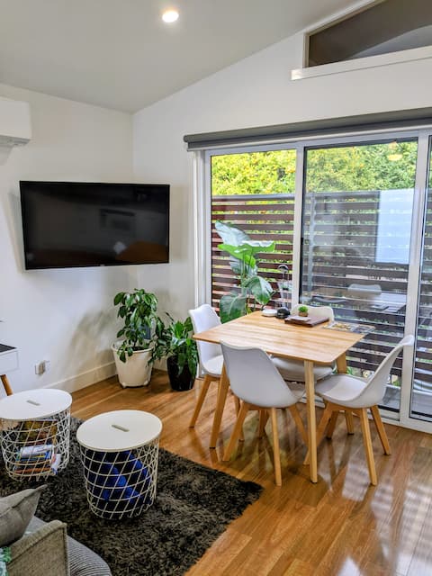 Popular Airbnb listing: Laneway Self-Contained Studio Apartment in West Melbourne