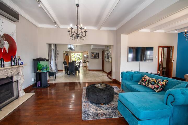 Fresnaye Family home 4 bedrooms. No Loadshedding gallery image 5
