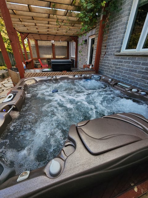 luxury Villa  swimming pool & hot Tub
