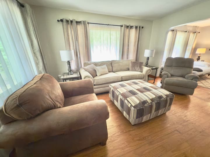 Large Lazy boy couch
Recliner
Lounge chair