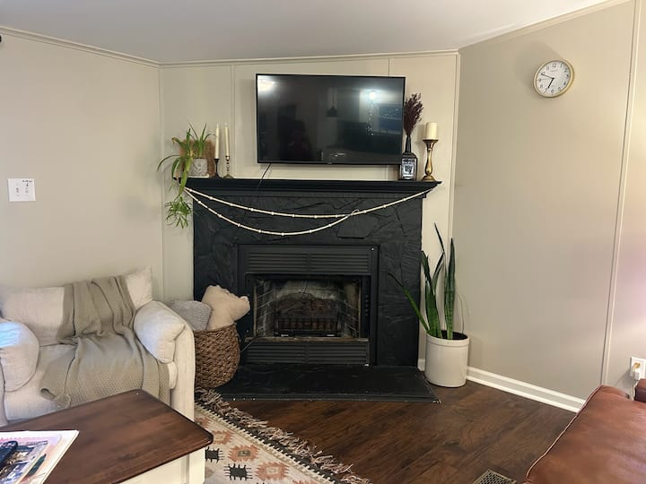 House On River, Hot Tub, Wifi, Near Buc-ee’s &I81! - Bridgewater, VA