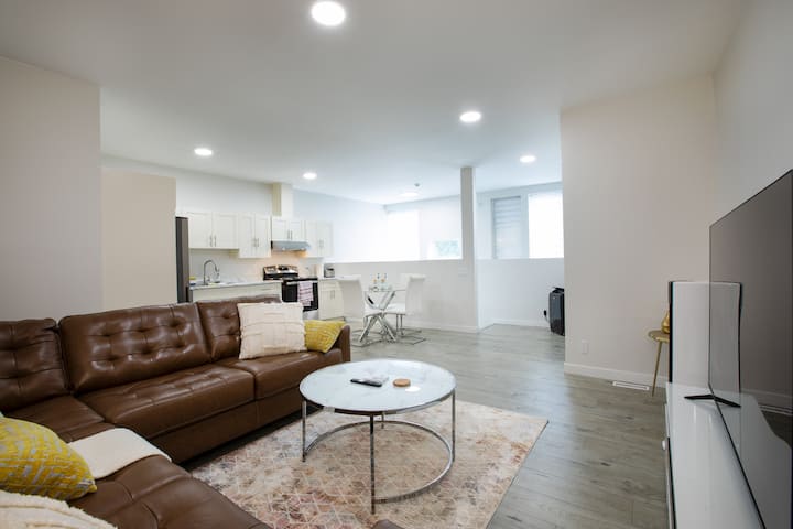 2 Bedrooms Suite + Sofa Bed + Free Parking - Winnipeg