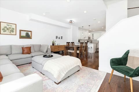 Downtown Oak Park - Luxury 3 bed 3.5 bath Townhome