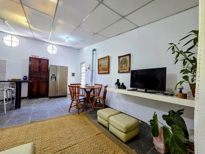Casa Agradável Com Piscina, Churrasqueira E Lago - Guararema