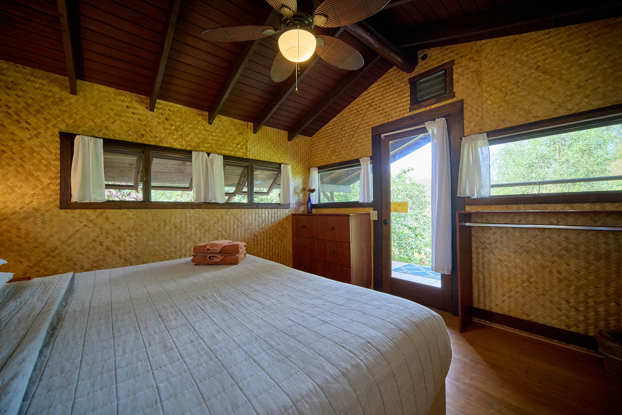 Home in Kapaau · ★4.89 · 1 bedroom · 2 beds · 1 shared bath - Image 2