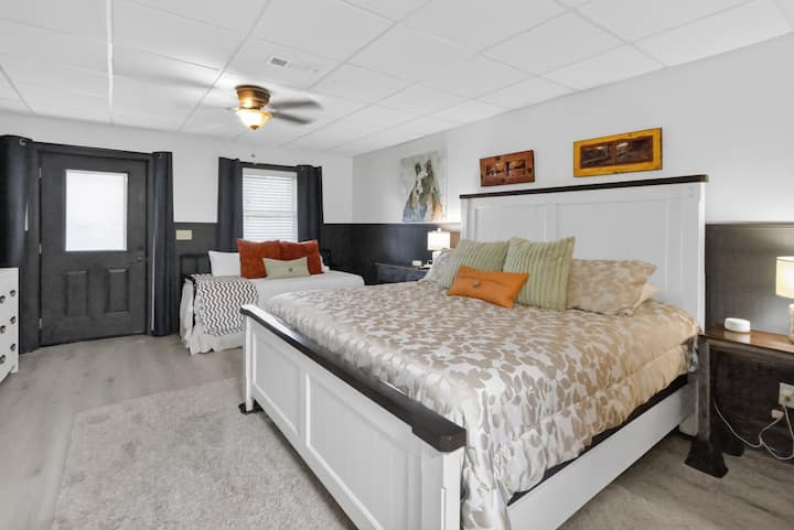 Black out curtains, private exterior entrance, sleeps up to 4, private ensuite bath, large TV. Located on the ground floor off the lower driveway for easy load in and out!  Porta crib also available