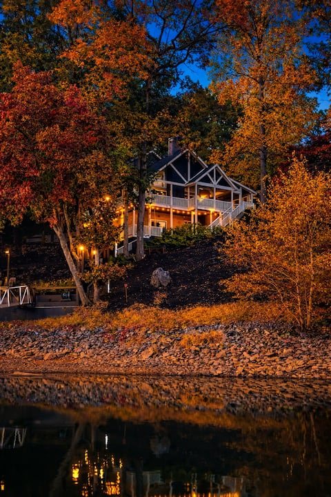 Sunrise Lodge On The Lake | Lakefront Home