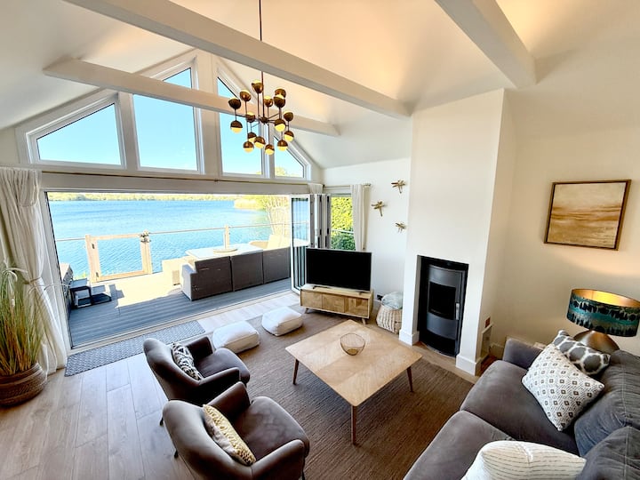 35 The Landings, Stylish 4 Bedroom Hot Tub Lodge - South Cerney