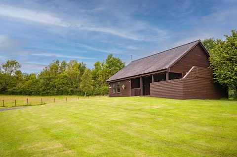 Ailsa Lodge, with hot tub at Springwater lodges